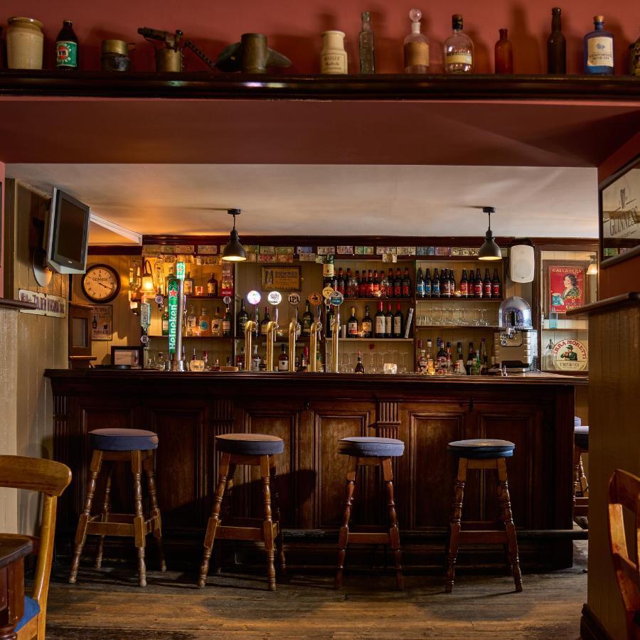 Castlemartyr Resort Hotel Екстер'єр фото The bar at The Old Red Lion