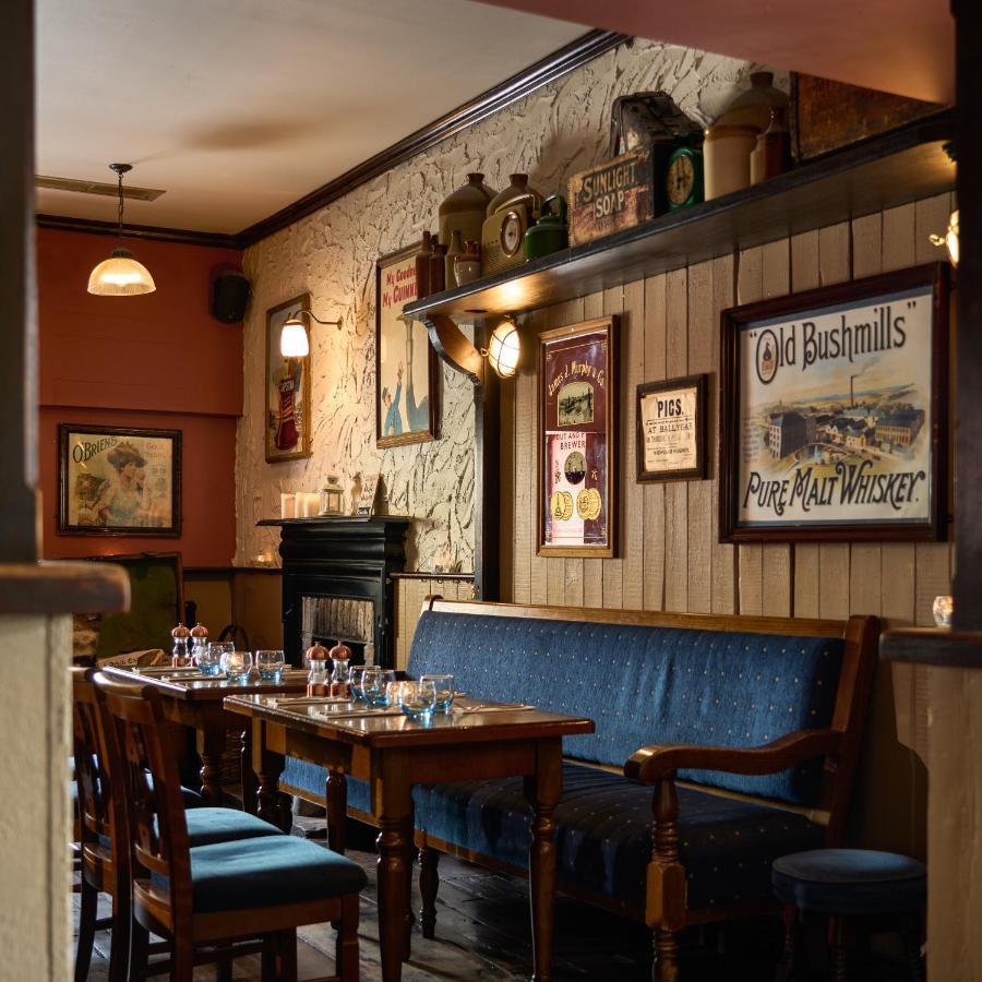 Castlemartyr Resort Hotel Екстер'єр фото The interior of the Old Bushmills Inn