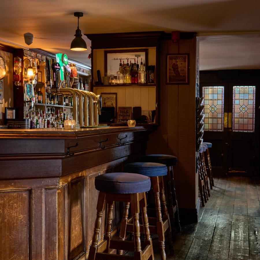 Castlemartyr Resort Hotel Екстер'єр фото The bar at The Old Red Lion